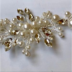 NWT Small Freshwater Pearl and Crystals Bracelet